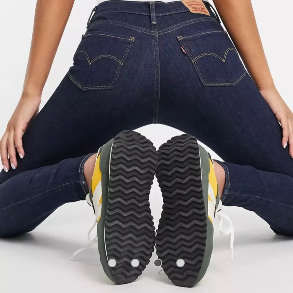 Levi’s 710 Super Skinny jeans in mid wash